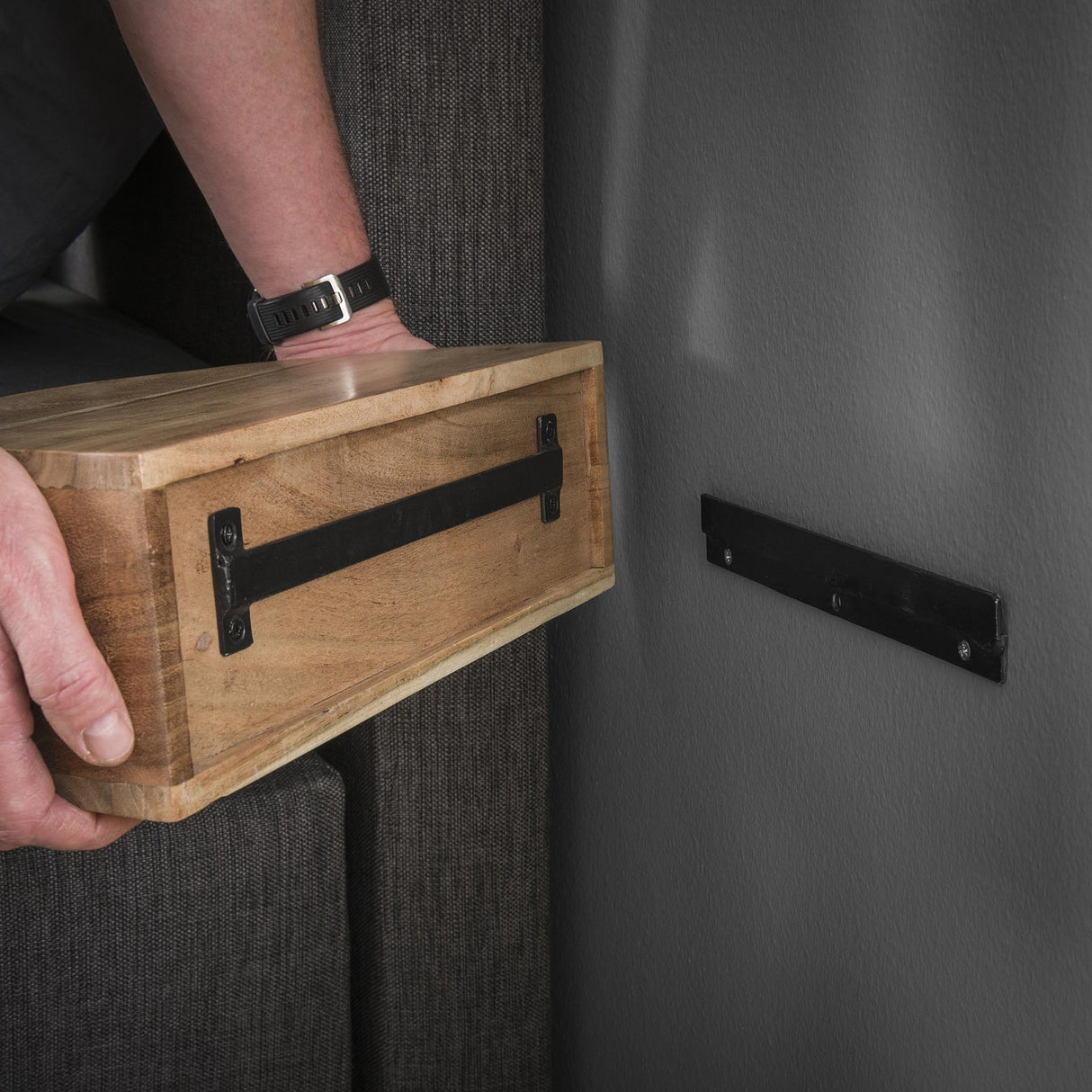 Schwebender Nachttisch Noa Halbrund Akazienholz