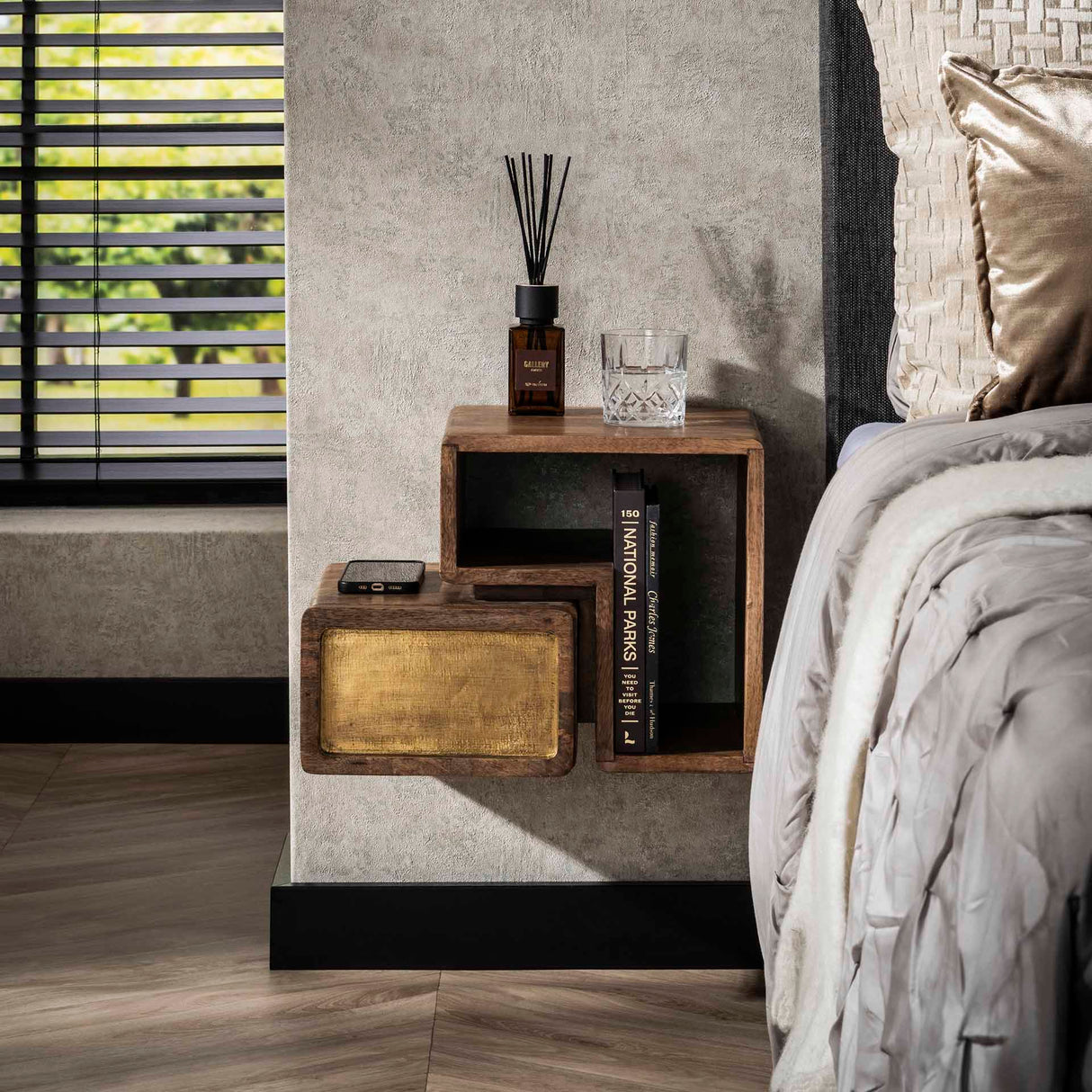 Solano Set von 2 Nachttischen Massiv Mango Sand Messing