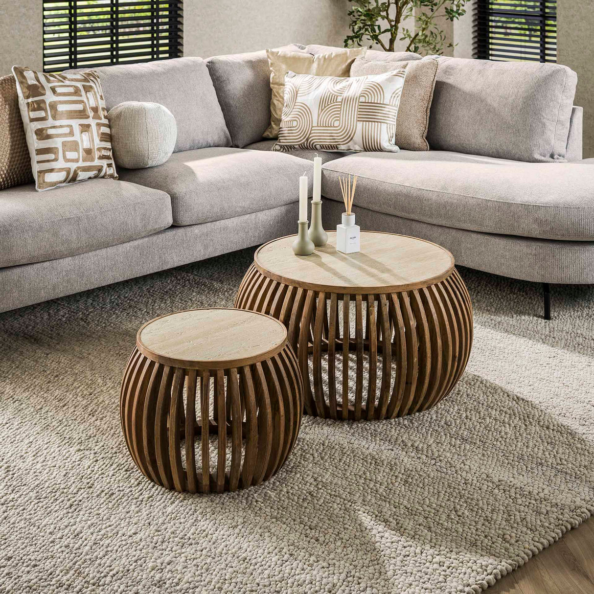 Vento Curve Couchtisch Ø75 massiv Mango Sand Set von 2
