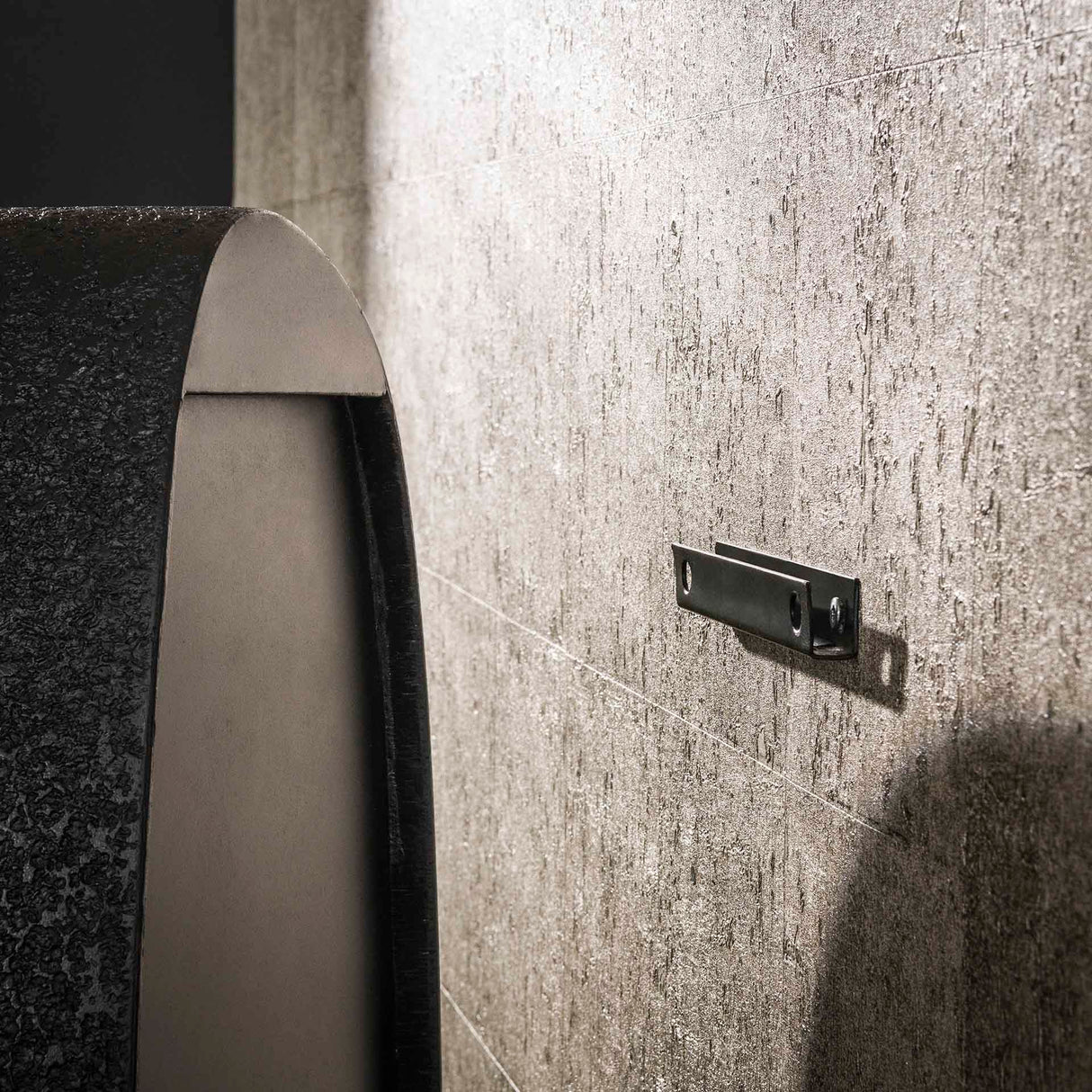 Wandregal Dreieck metallic grau 42x21 cm Aeris