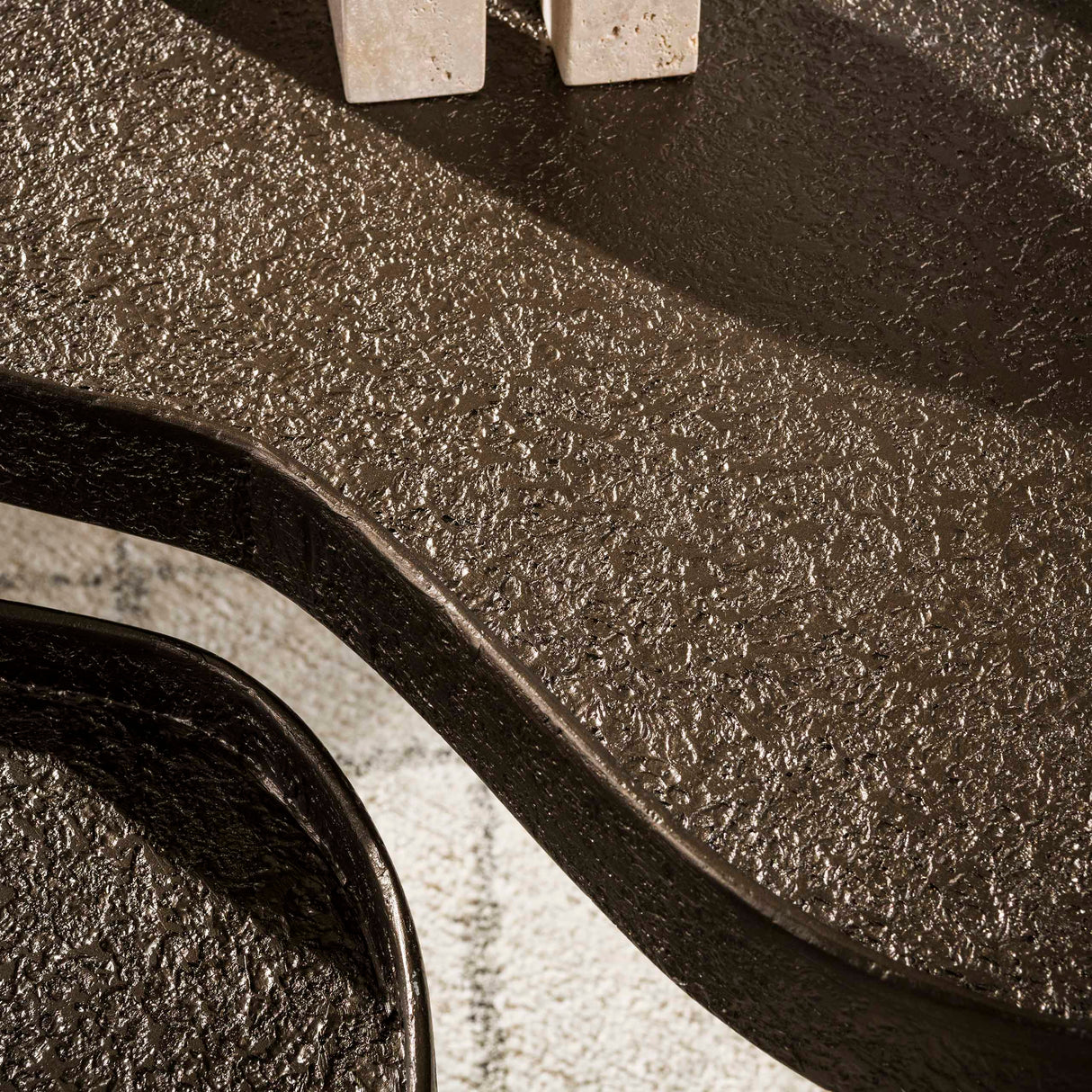 Kontur-Nierförmige Couchtisch-Set aus Bronze Liquid Metal