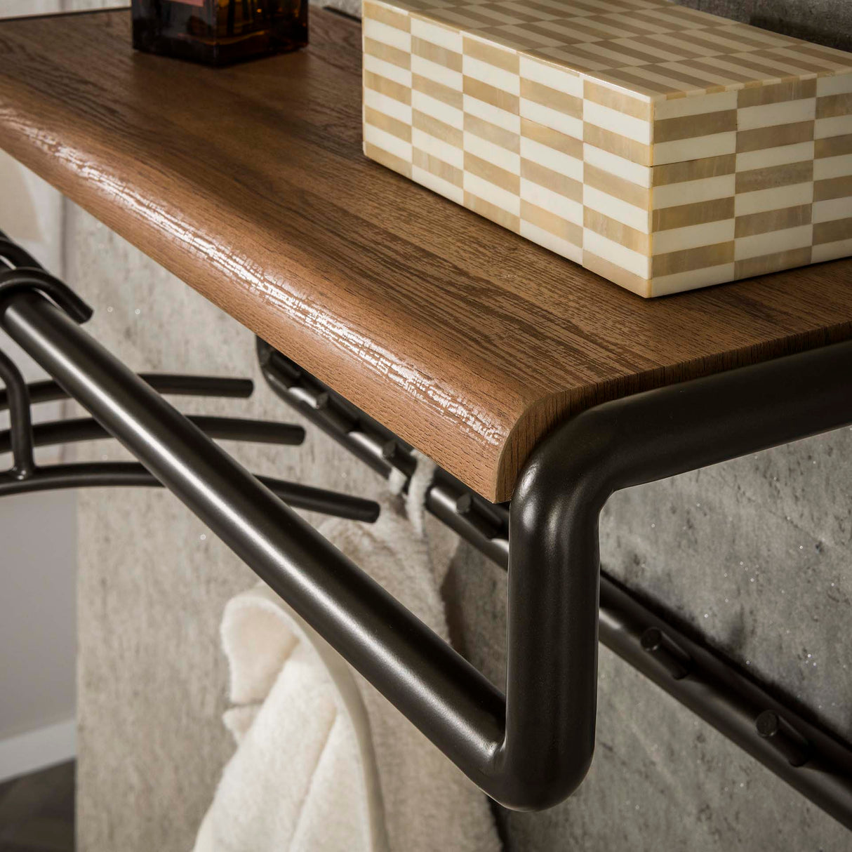 Garderobenstange Arlo mit Kleiderstange und Hutablage, 8 Haken, Drift Braun