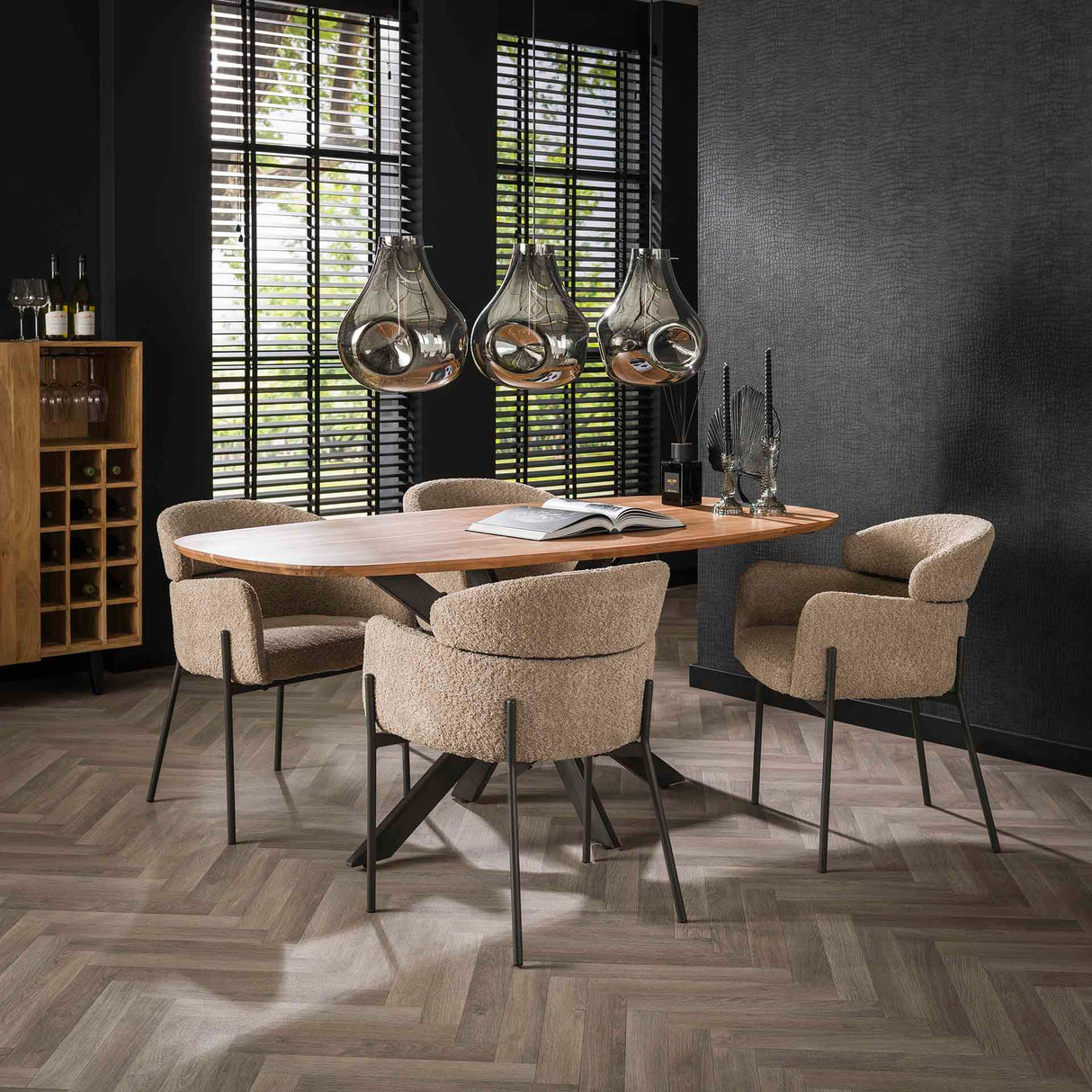 Esszimmerstuhl Lola Bouclé Stoff Beige mit rundem Rücken und Arm