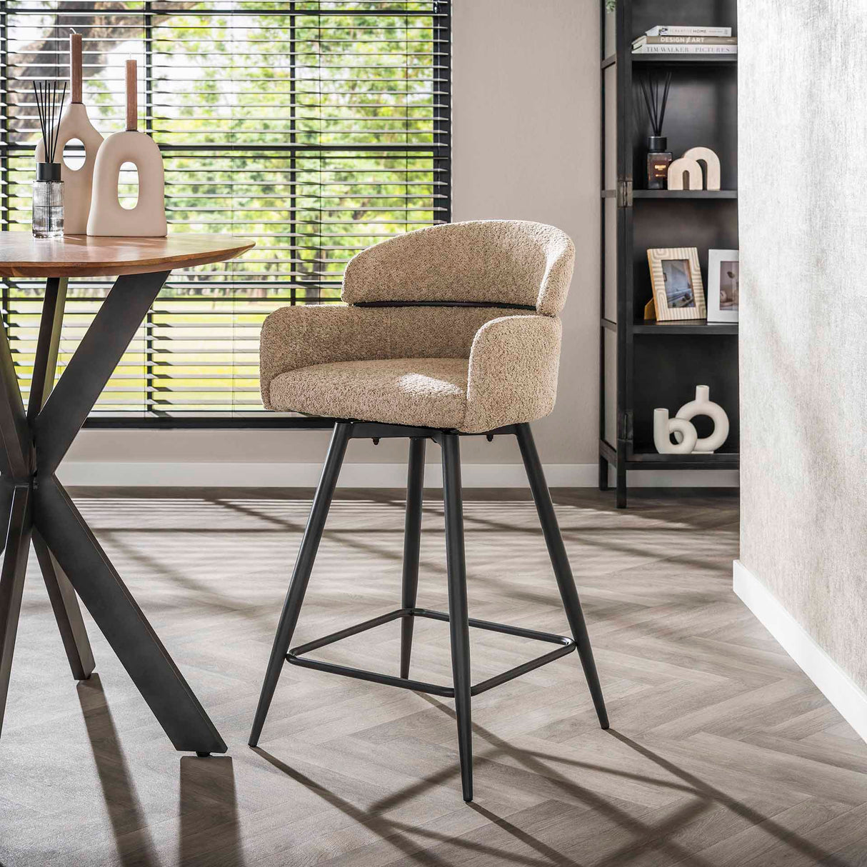 Hockerstühle Sienna Bouclé Sand Rundes Rücken Drehtisch