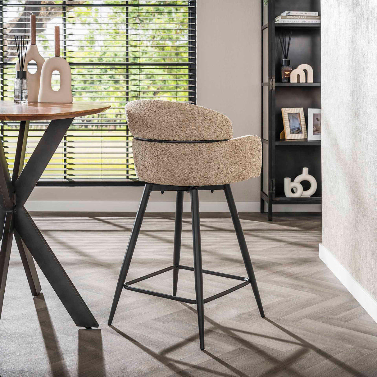 Hockerstühle Sienna Bouclé Sand Rundes Rücken Drehtisch