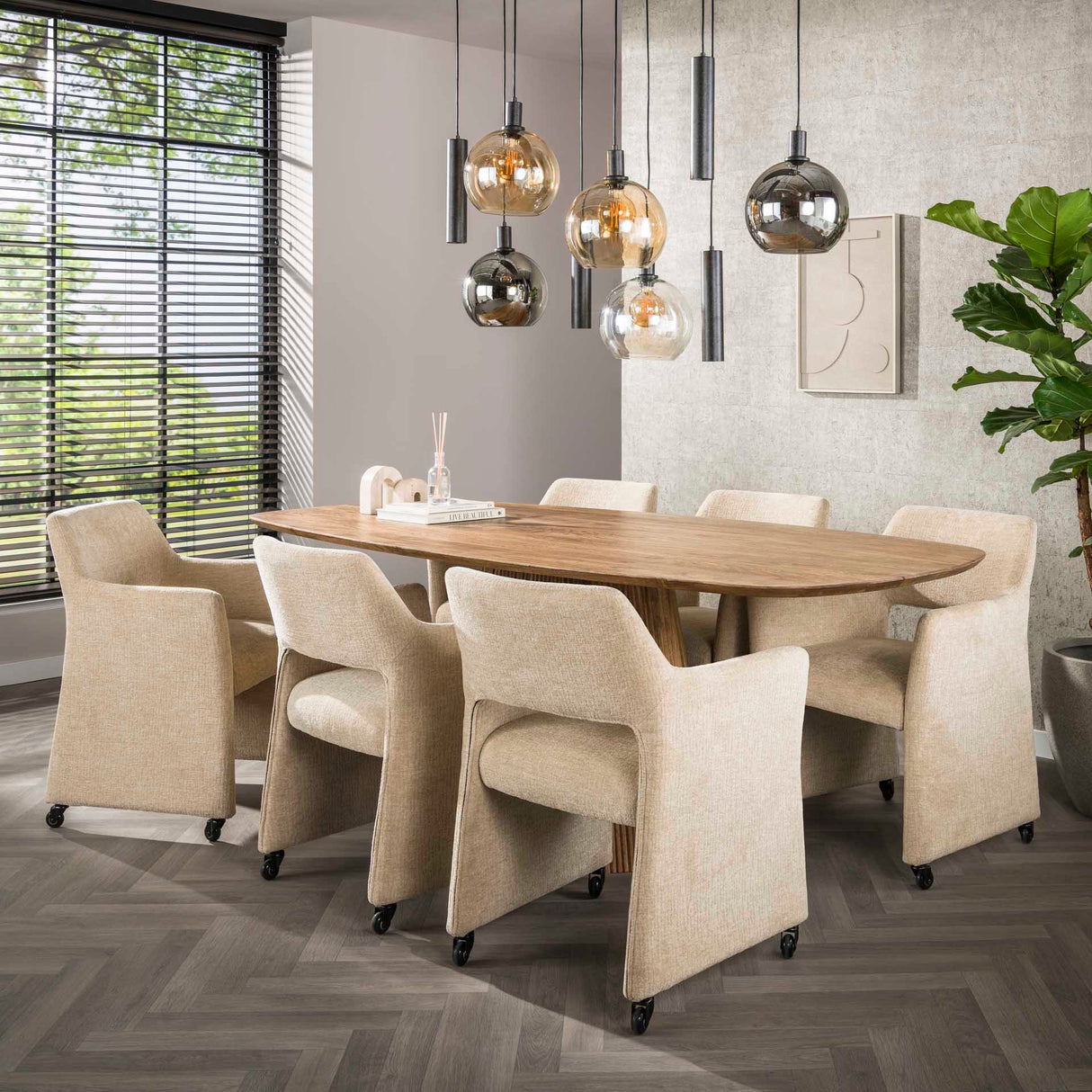 Satz von 2 Esszimmerstühlen Jaroq Sand auf Rollen