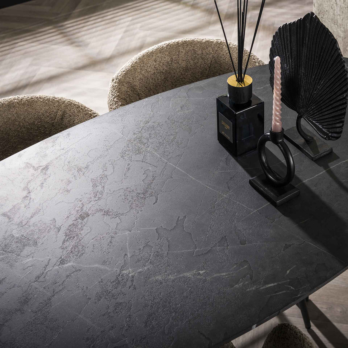 Dänischer ovaler Stehtisch Jade 140 cm schwarz Keramikoptik