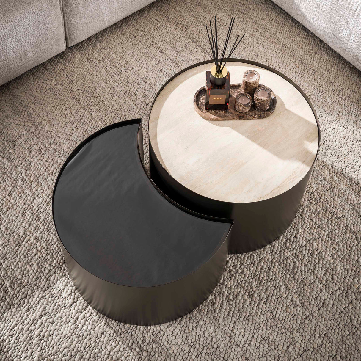 Set aus 2 Couchtischen Moony – Metallgestell & Keramik-Travertin-Optik und Glas