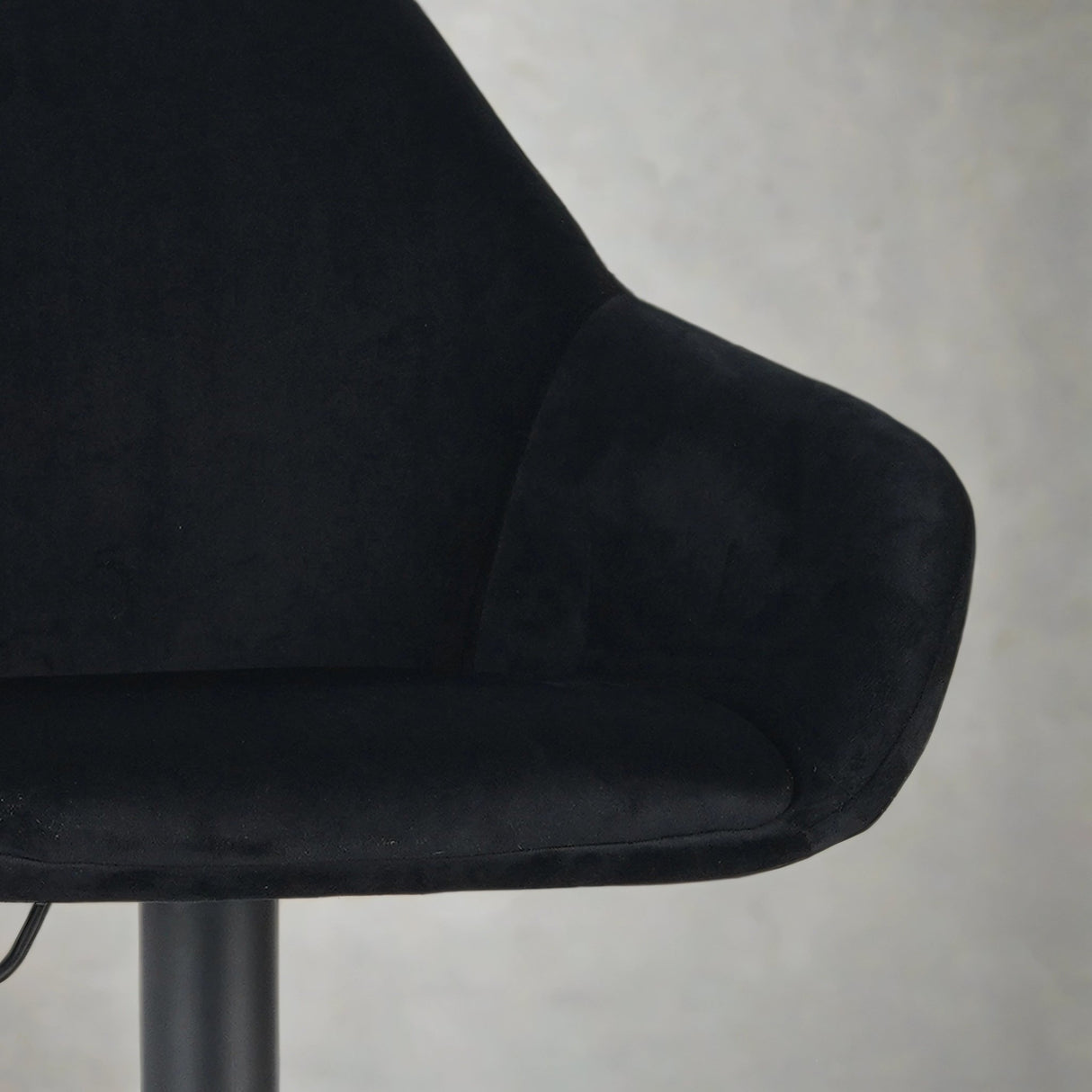 Venom Barhocker Schwarz Samt - Verstellbarer Drehbarer Barstuhl mit Armlehne