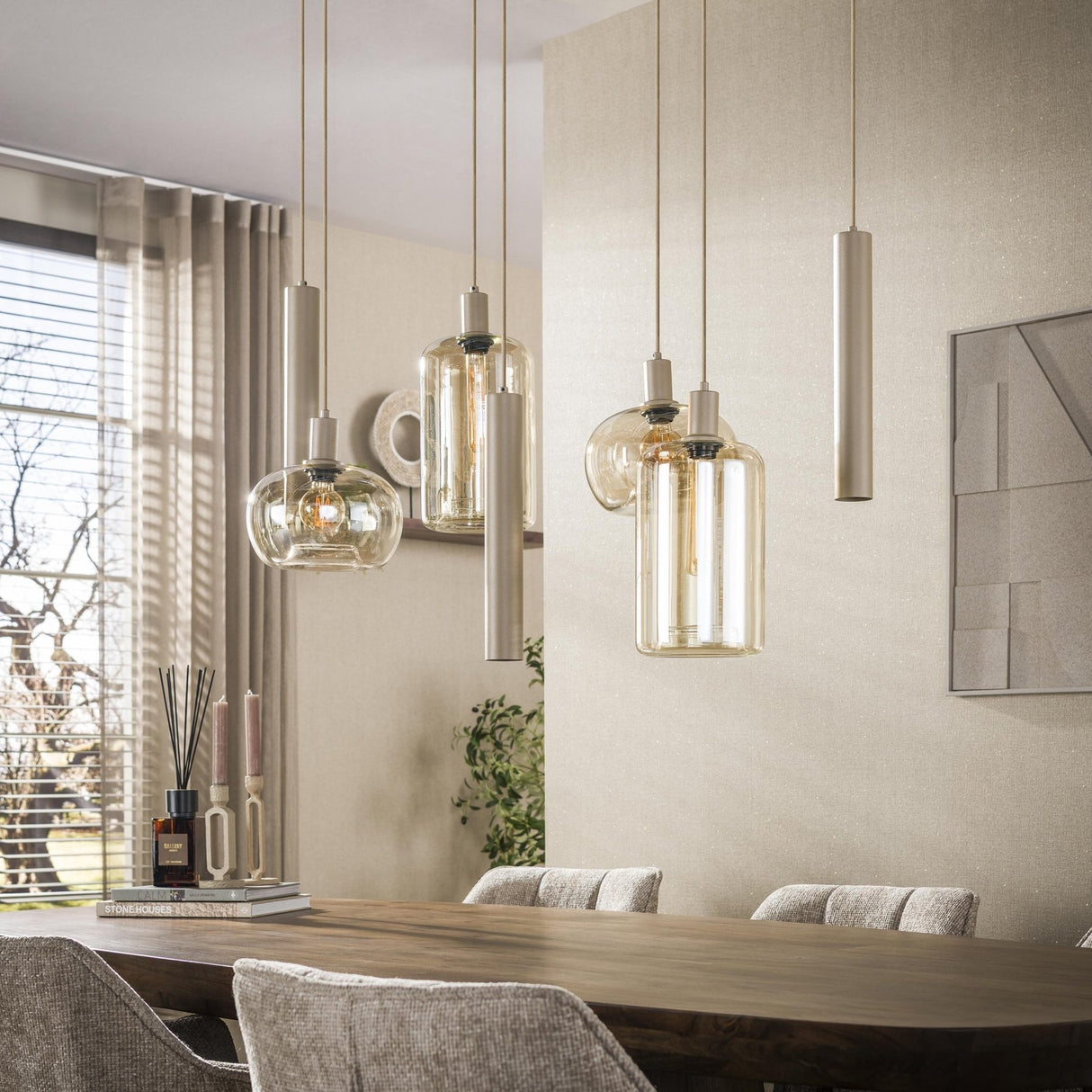 Hängelampe Sera 7-flammig, beiges Metall, bernsteinfarbenes Glas