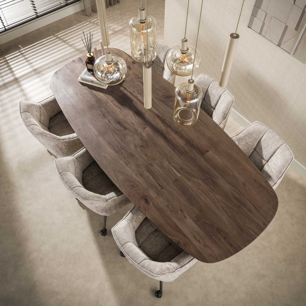 Hängelampe Sera 7-flammig, beiges Metall, bernsteinfarbenes Glas