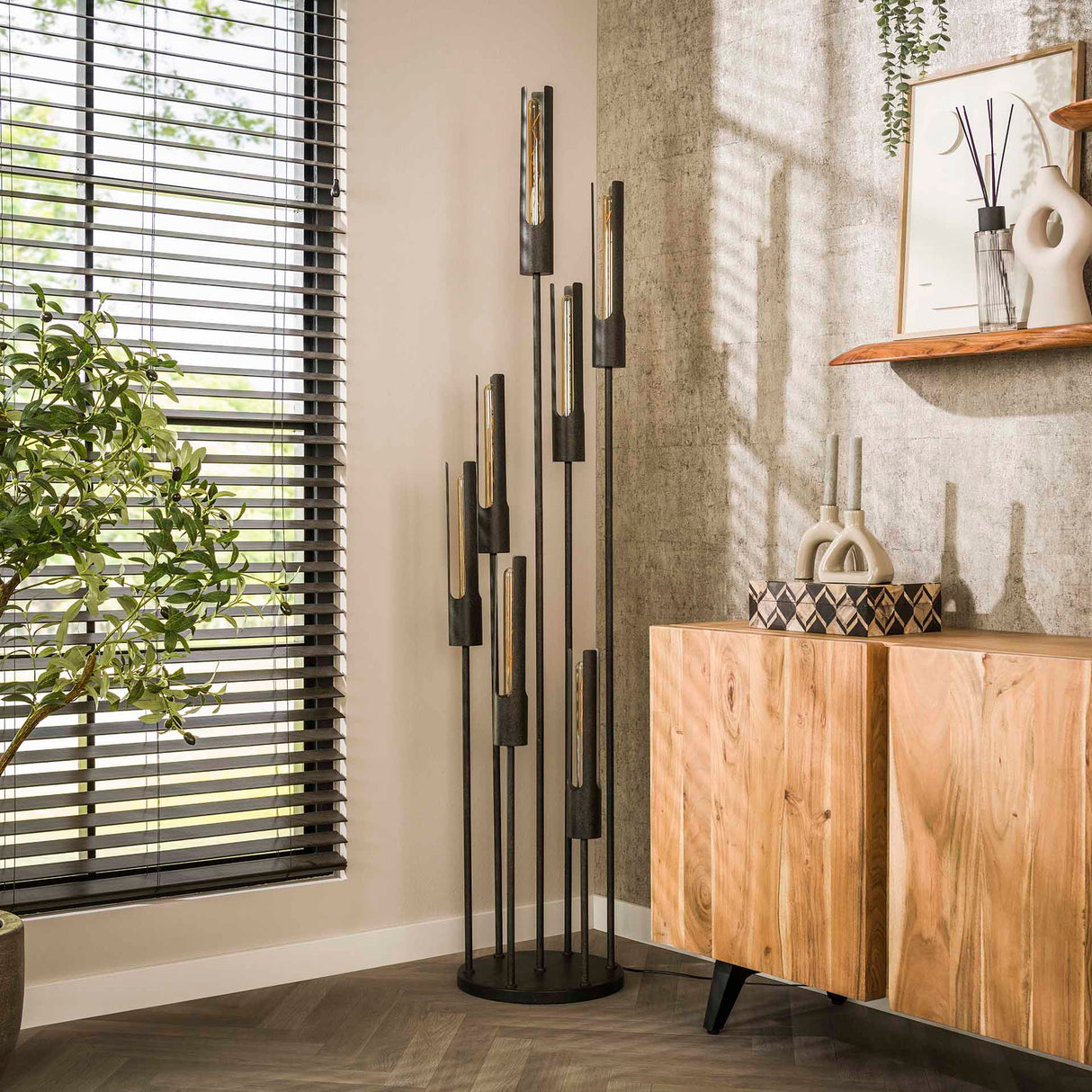 Stehlampe Judy 7-flammig gestuft schwarz