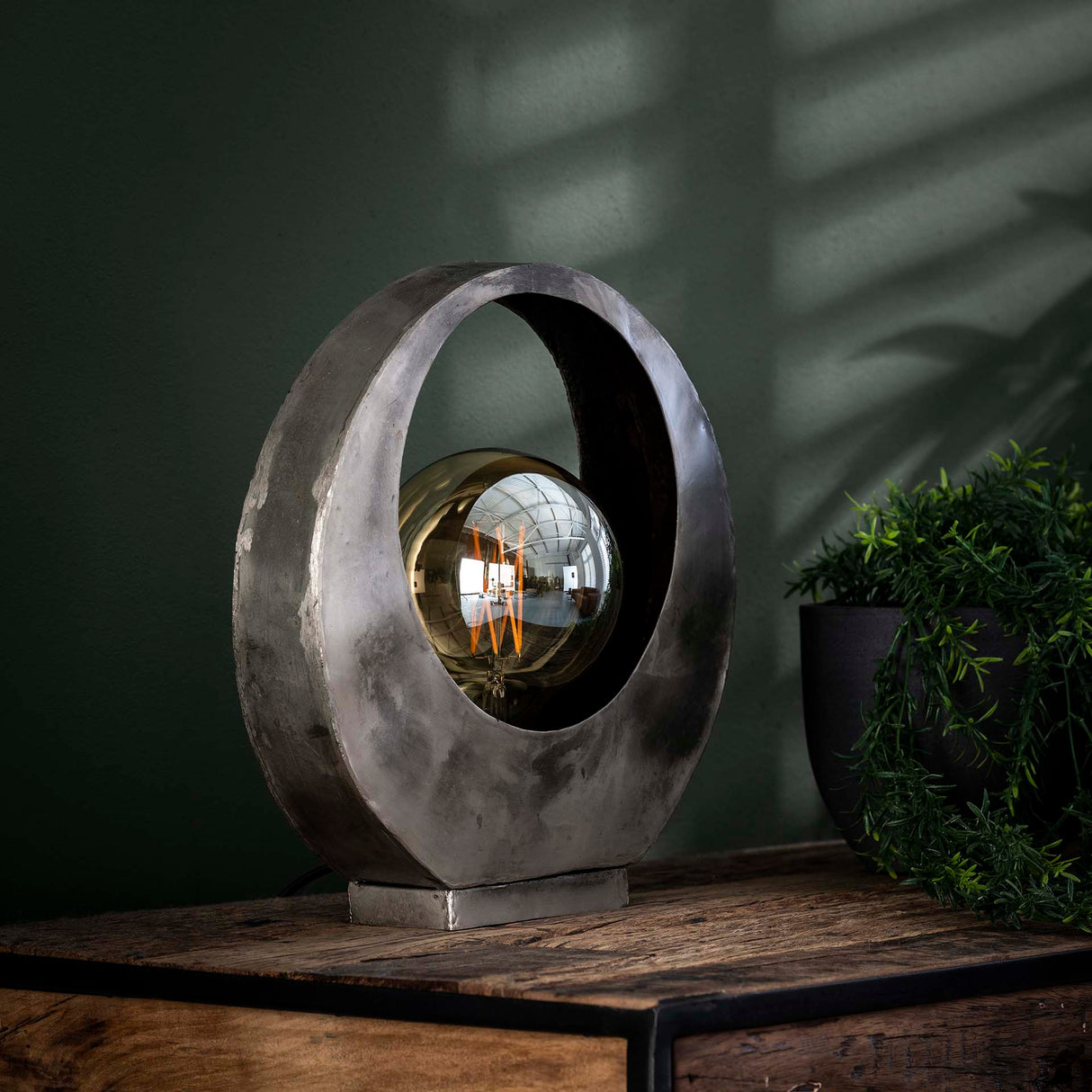 Industrielle Tischlampe Mia Metal Round
