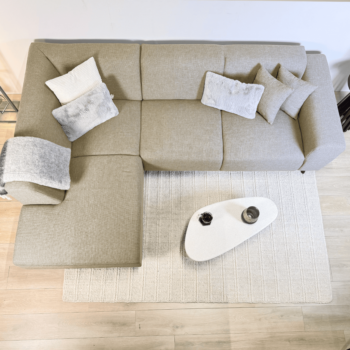 Ecksofa mit kompakter Lounge in Beige aus recyceltem Stoff Moby - links