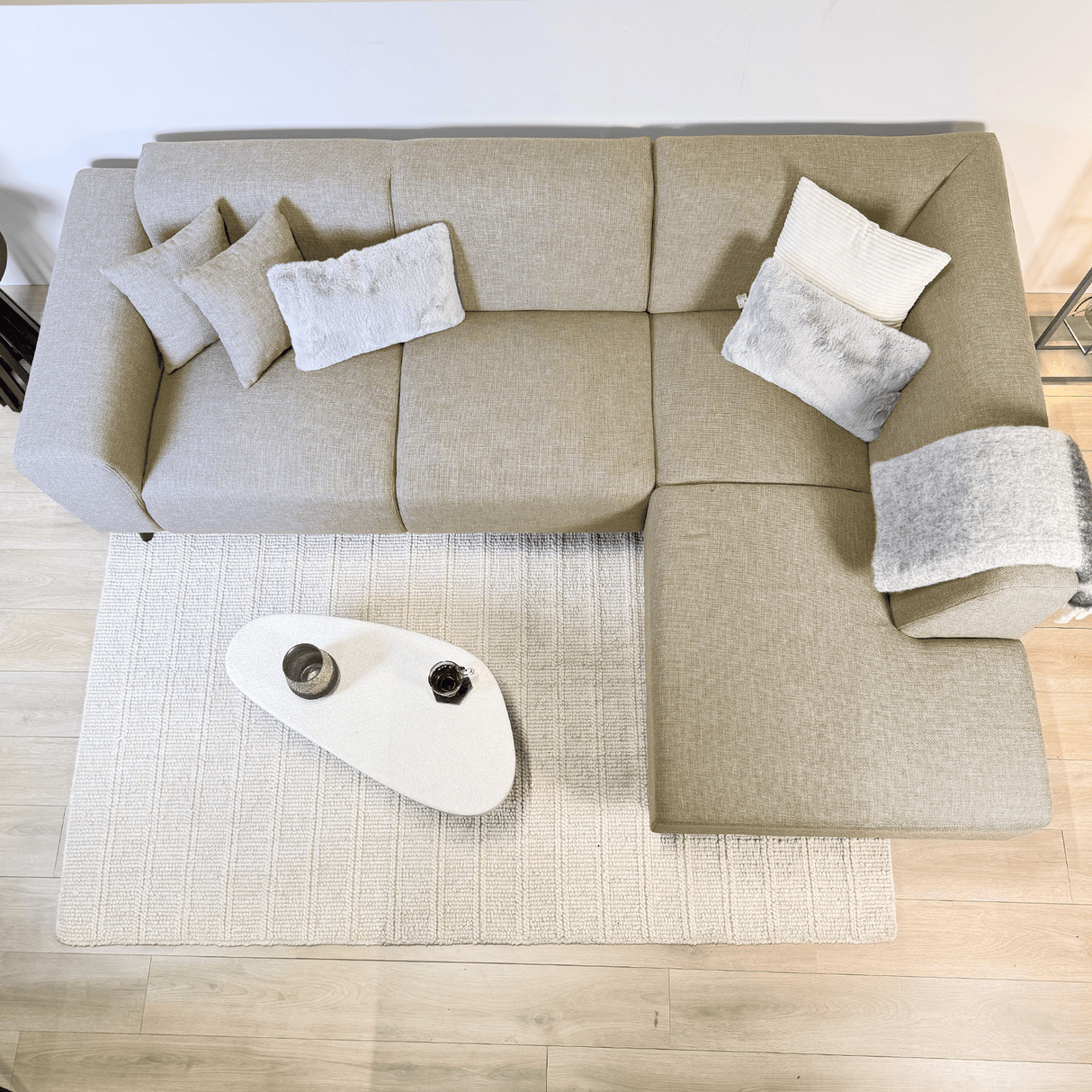 Ecksofa mit kompakter Lounge in Beige aus recyceltem Stoff Moby - rechts