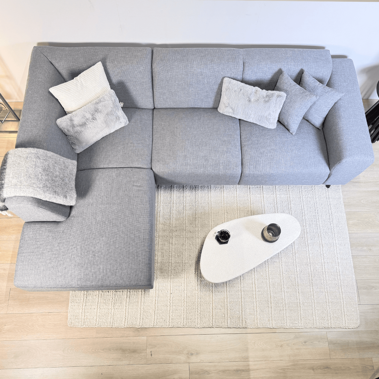 Ecksofa mit kompakter Lounge grau-blauer recycelter Stoff Moby - links