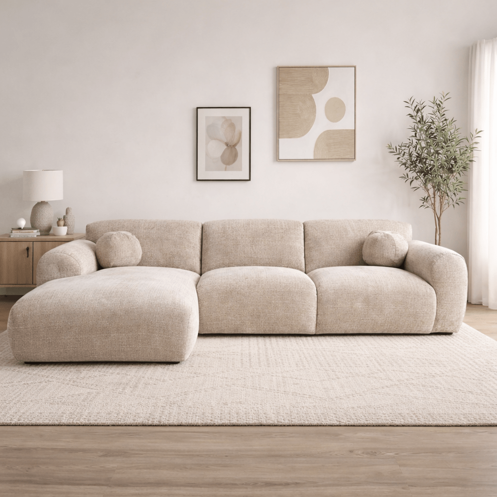Ecksofa mit beigefarbenem Chenille-Stoffbezug, Modell Shane - links
