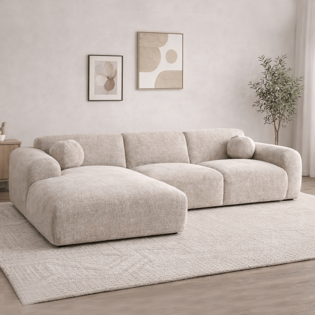 Ecksofa mit beigefarbenem Chenille-Stoffbezug, Modell Shane - links