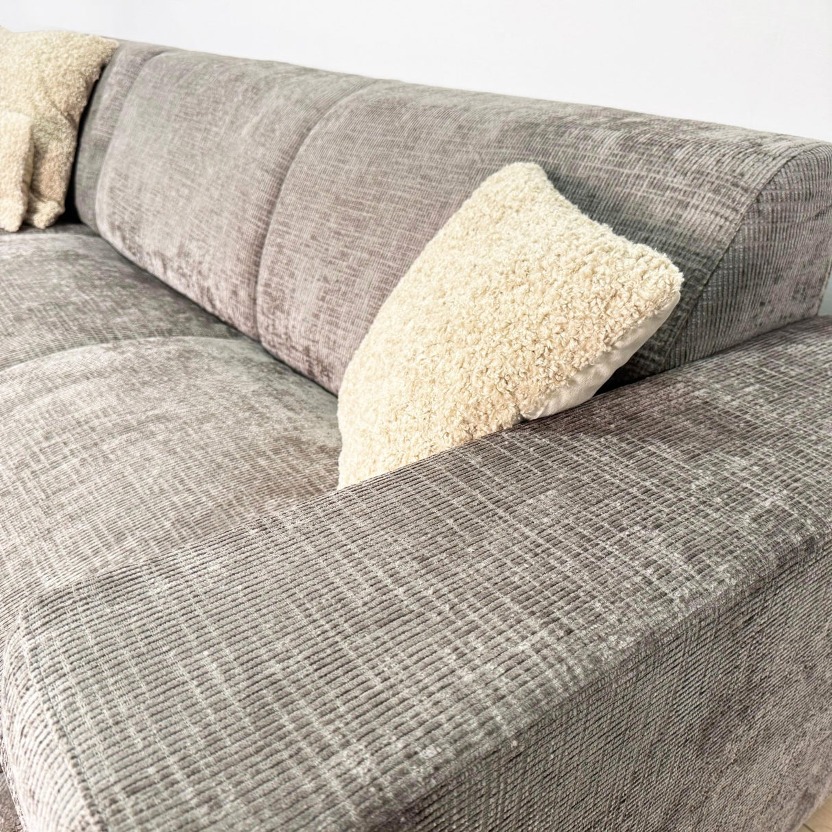 Ecksofa mit Chaiselongue in Taupe Chenille Stoff Manon - links
