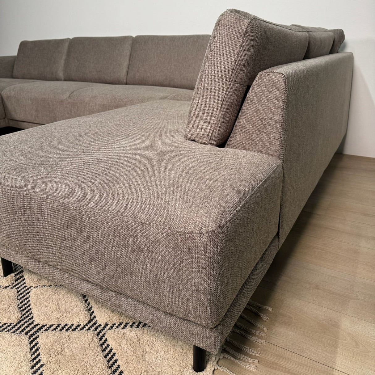 Modernes 3-Sitzer Ecksofa Rechts Taupe Stoff Aniko mit Liege 240x197x78 cm