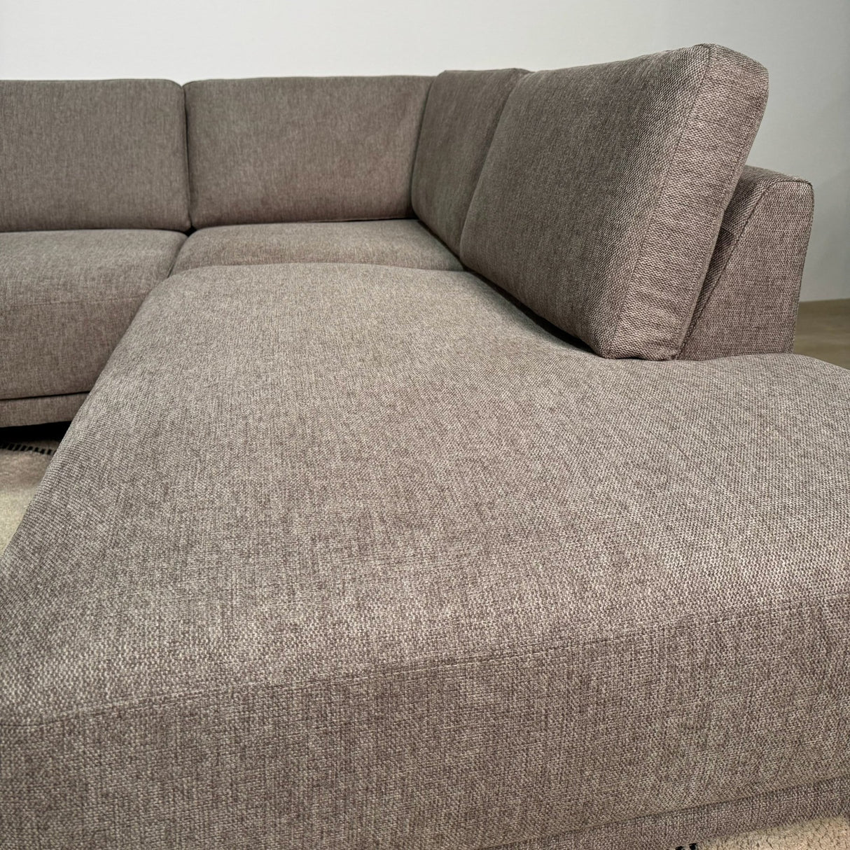 Modernes U-Sofa Ecksofa rechts taupe Stoff Aniko 310x197x78 cm