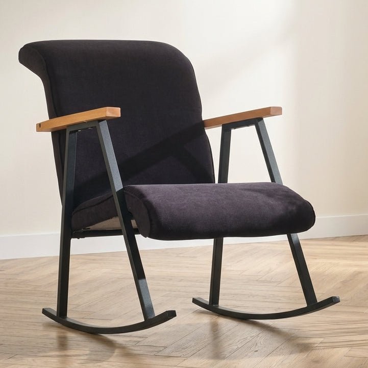 Schommelstoel Yoka Zwart sfeerfoto in modern interieur