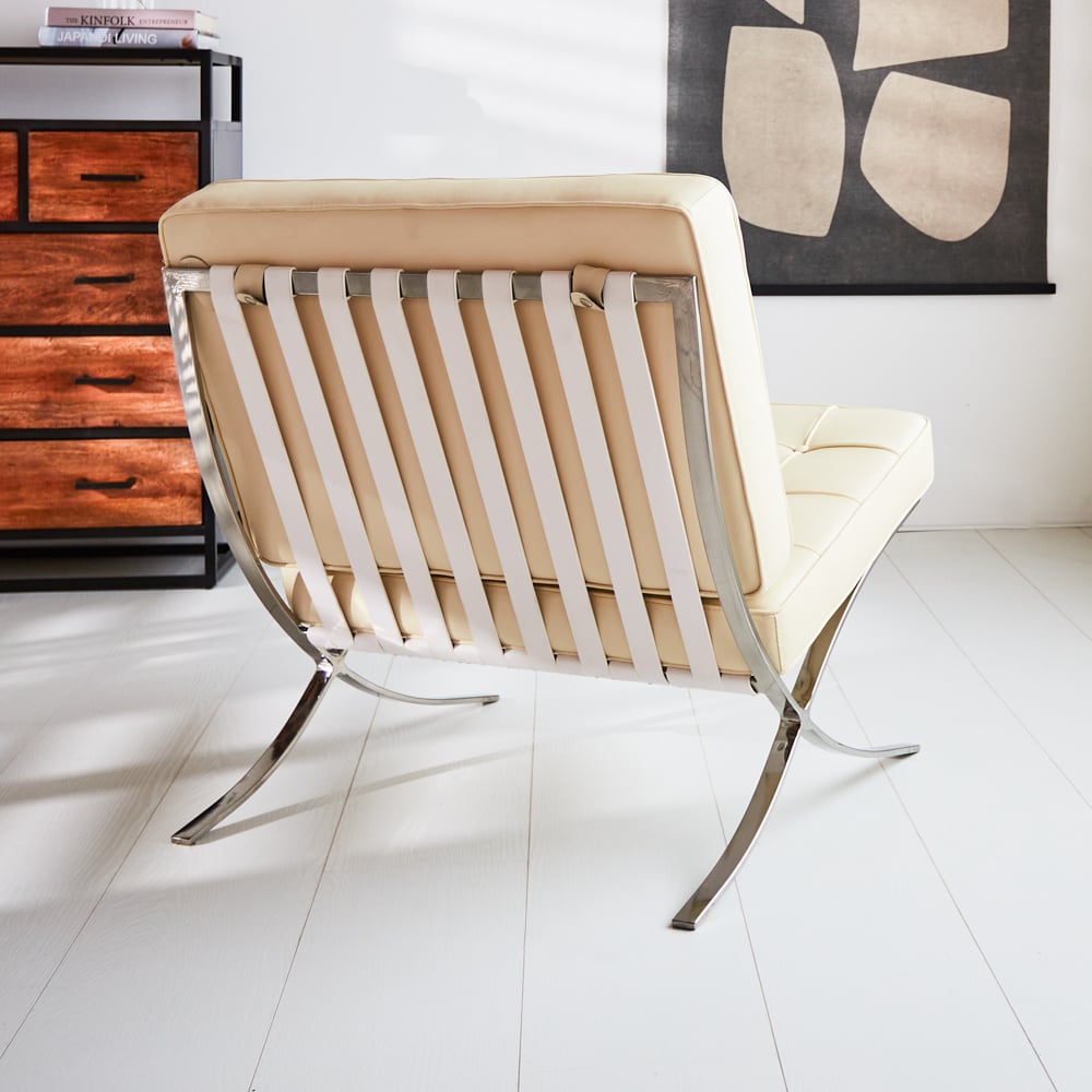 Sessel-Expo Dimehouse Creme LxBxH 80x78x78 Rindsleder Stimmungsvolles Foto diagonale Rückansicht