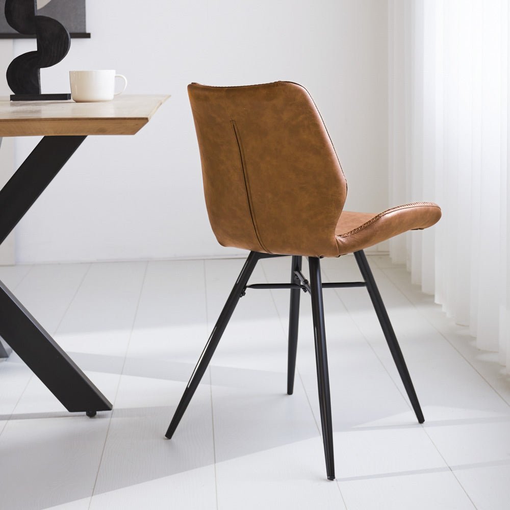 Esszimmerstuhl Schönes Kunstleder Dimehouse Cognac LxBxH 72x68x50 Kunstleder Stimmungsvolles Foto diagonale Rückansicht