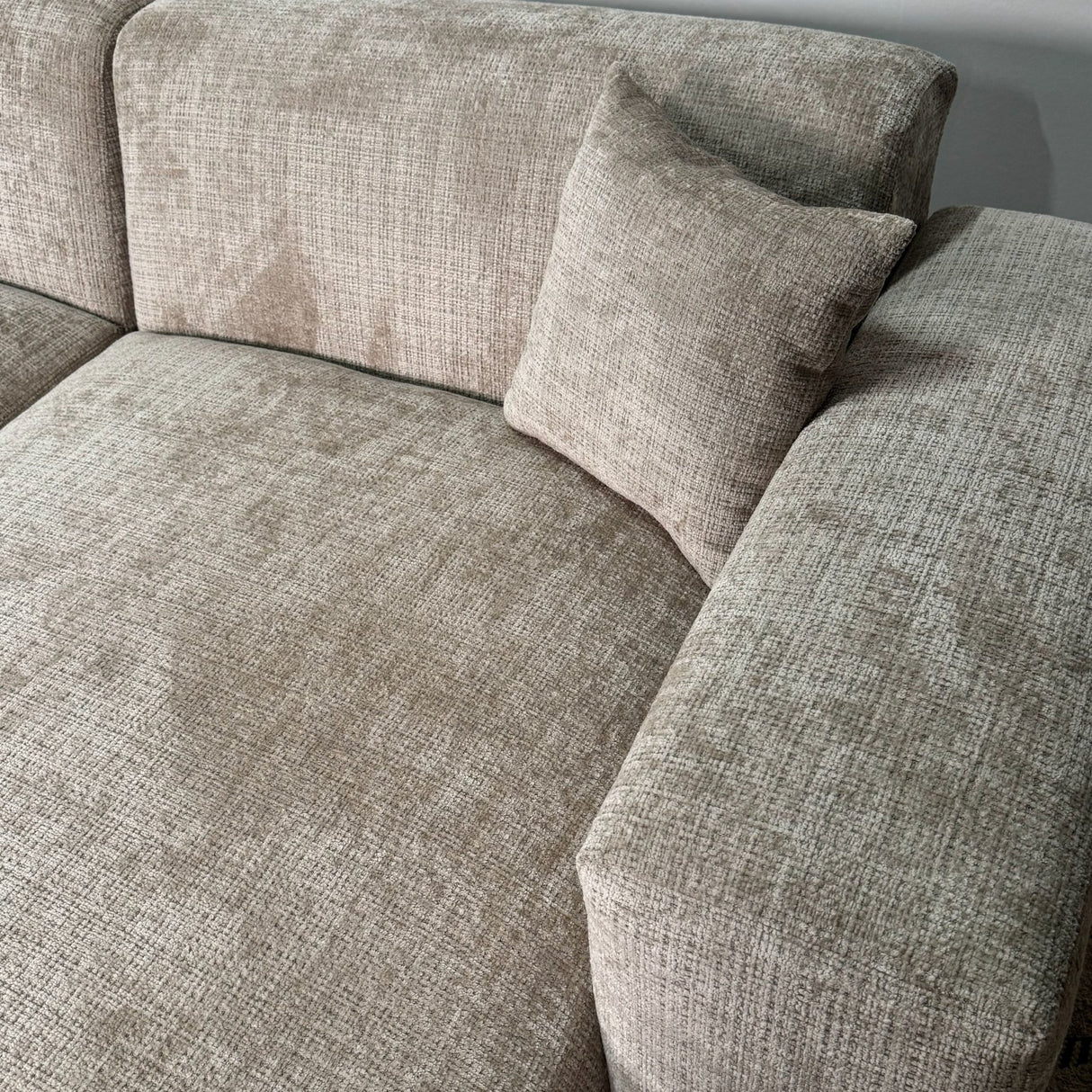 Ecksofa Wayne aus Chenille in Beige, 264 cm – Ecke links und rechts montierbar