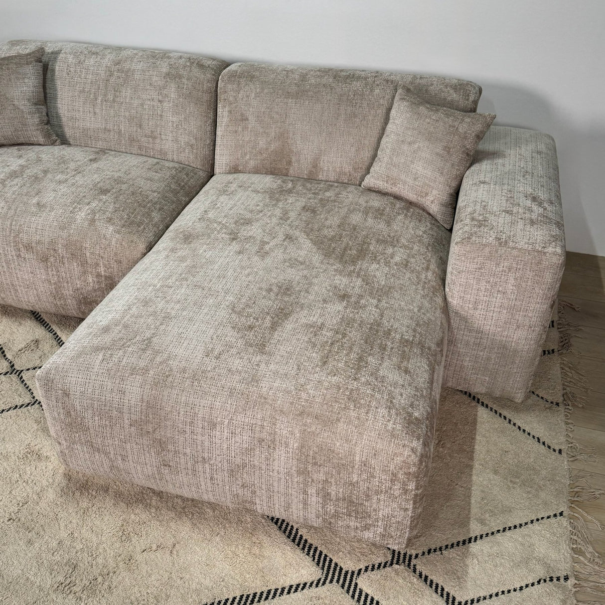 Ecksofa Wayne aus Chenille in Beige, 264 cm – Ecke links und rechts montierbar