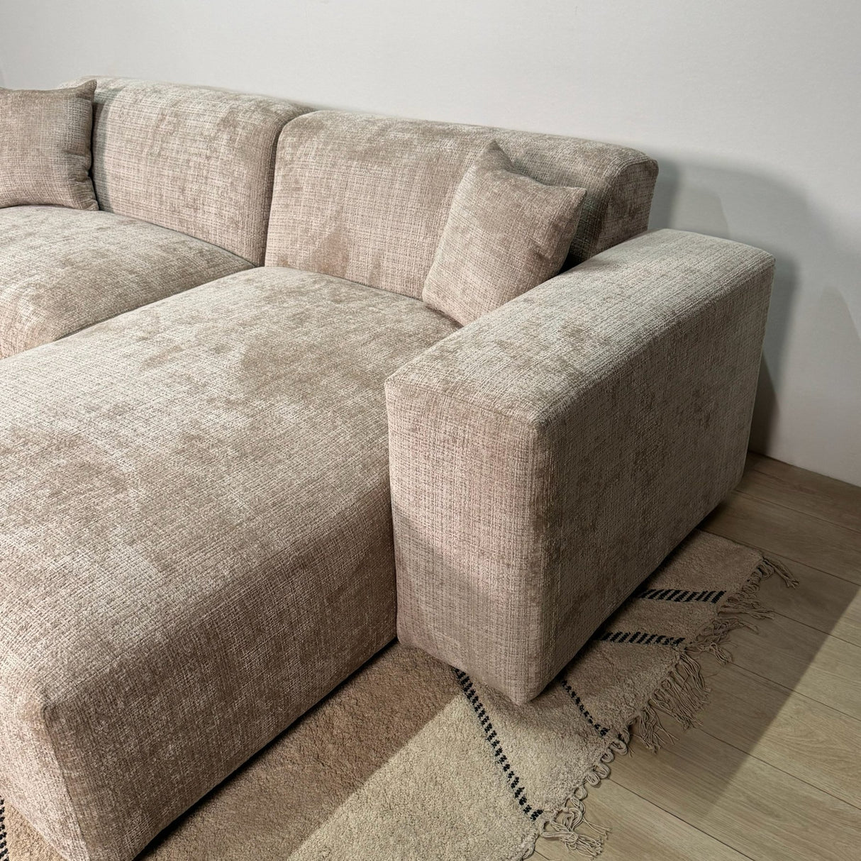 Ecksofa Wayne aus Chenille in Beige, 264 cm – Ecke links und rechts montierbar