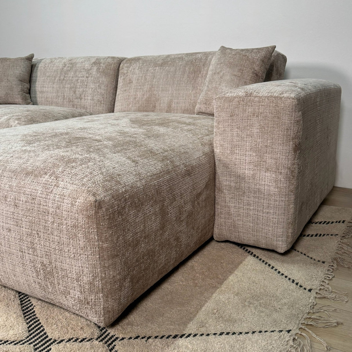 Ecksofa Wayne aus Chenille in Beige, 264 cm – Ecke links und rechts montierbar