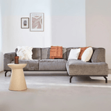 Ecksofa Chloe aus Samt in Taupe mit hohen Füßen – rechts