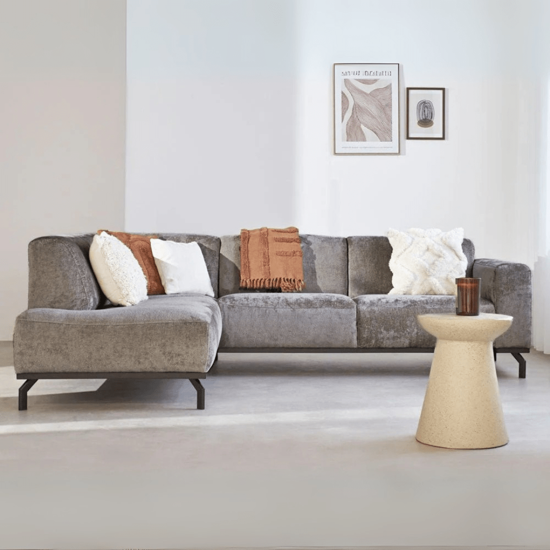 Ecksofa Chloe aus Samt in Taupe mit hohen Füßen – links