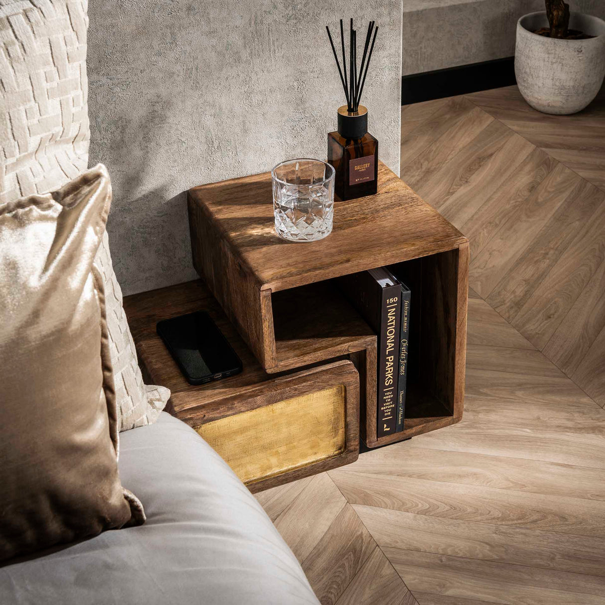 Solano Set von 2 Nachttischen Massiv Mango Sand Messing 