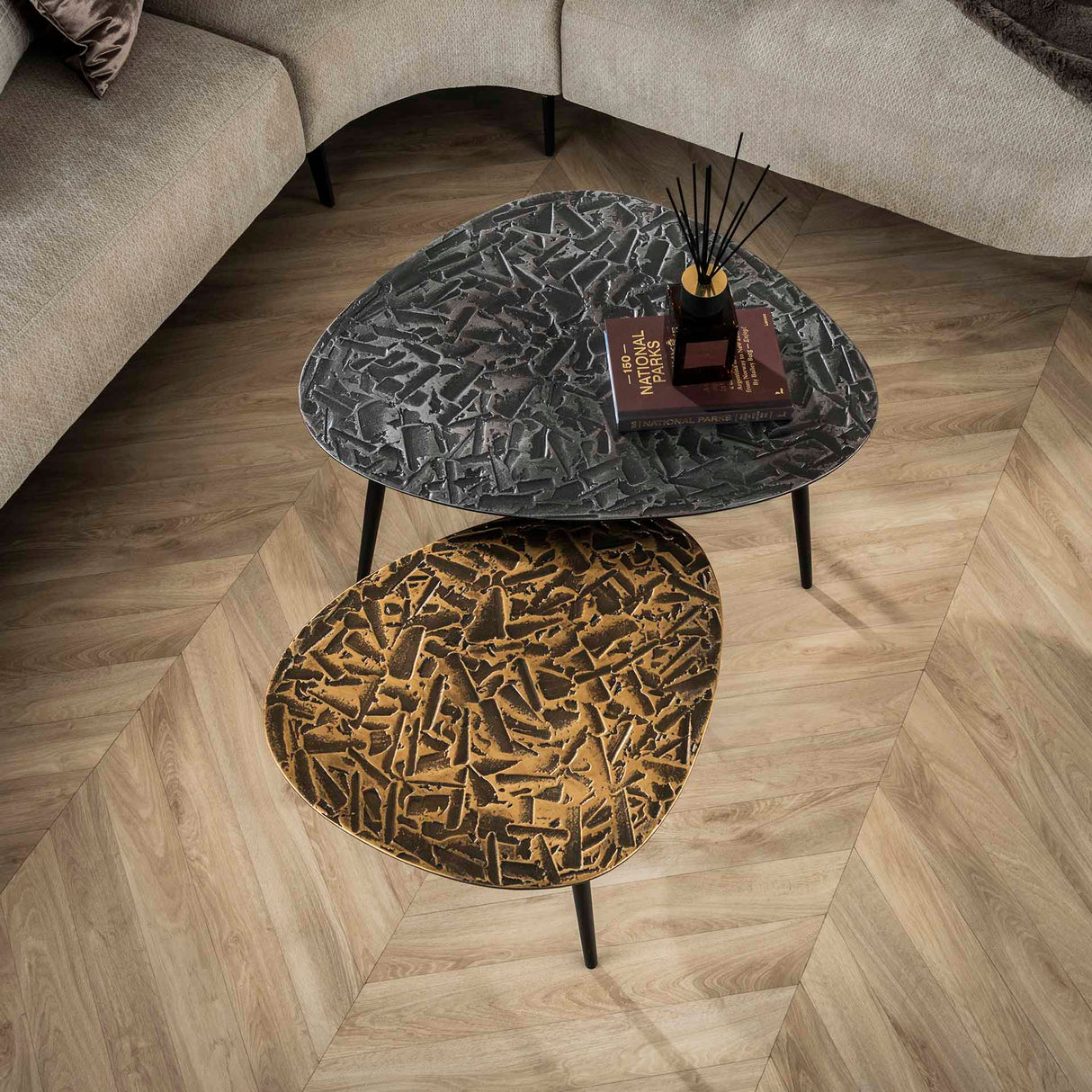 Marlo Salontafel set 2 Driehoekig patina zilver antiek brons