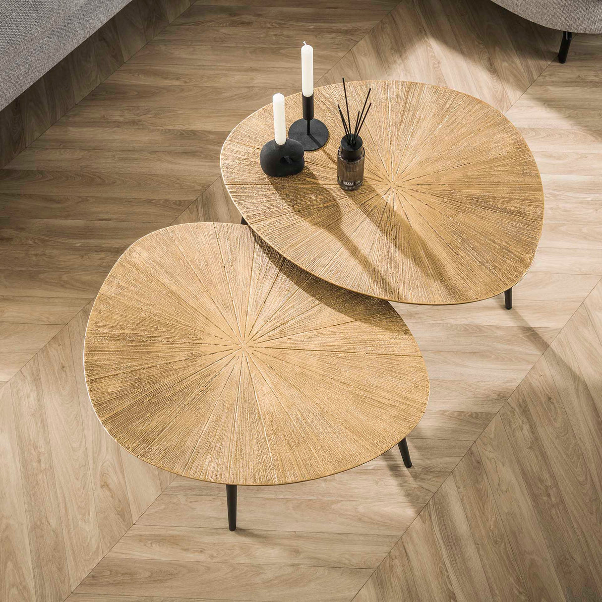 Arno Couchtisch Set von 2 Ø77-Ø60 organisch antikes Gold 