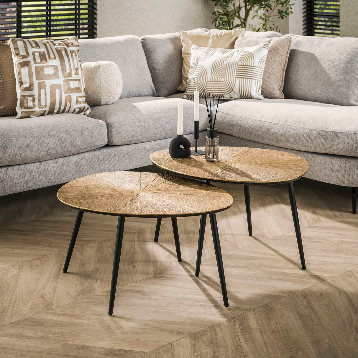 Arno Couchtisch Set von 2 Ø77-Ø60 organisch antikes Gold 