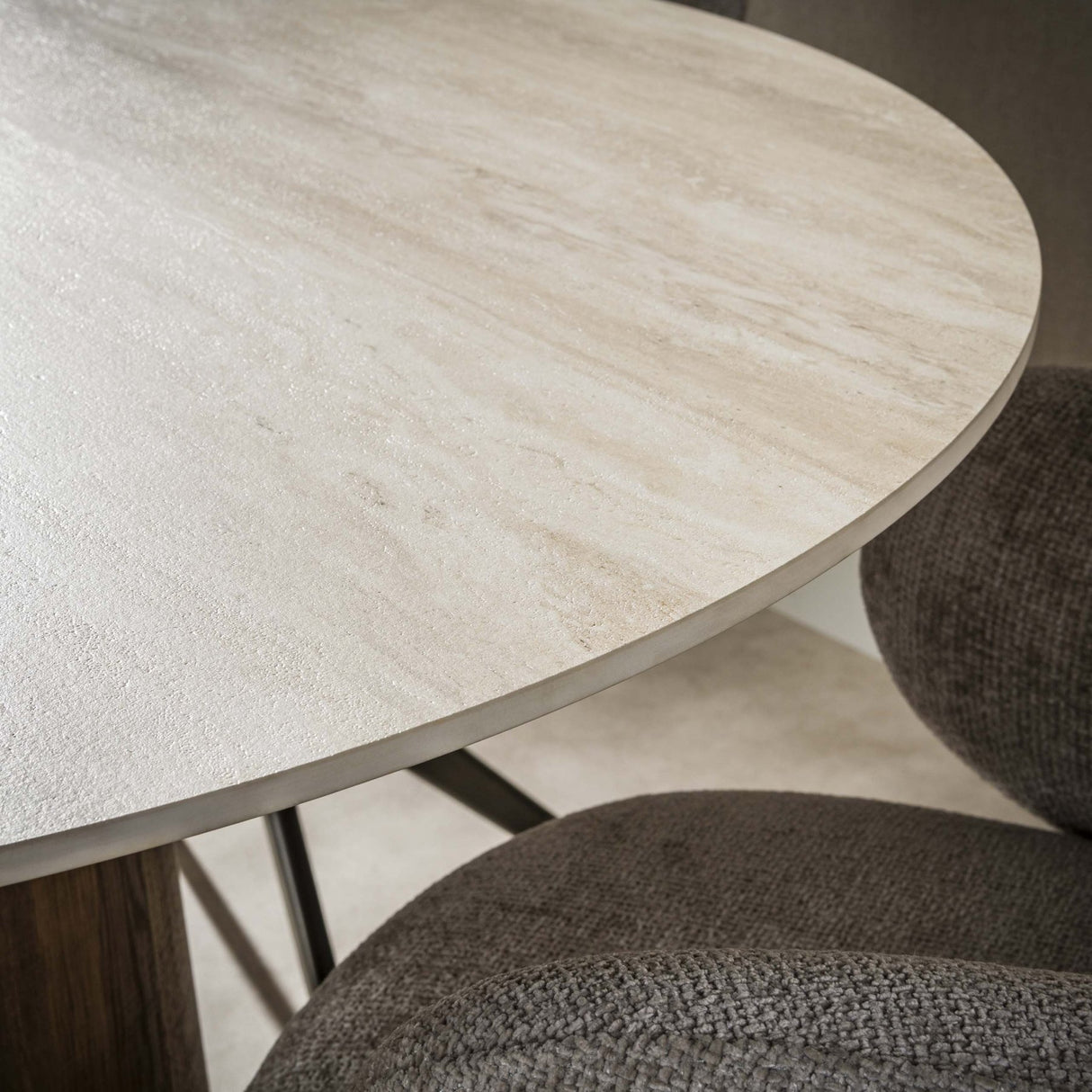 Runder Esstisch Jimi Ø120 cm beige Travertinkeramik