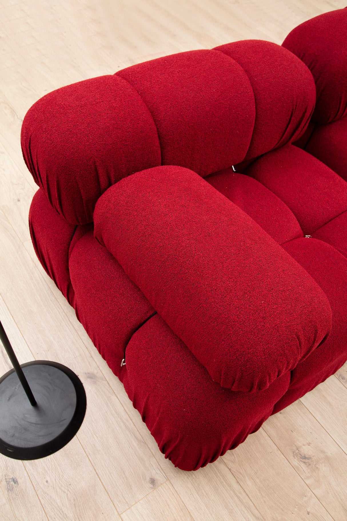 Modulare Bank 3sitzer mit Hocker Bubble Velvet Red