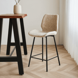 Beau Barkruk Beige Chenille Stof - 67 cm Zithoogte - Zonder Armleuningen sfeerfoto in modern interieur