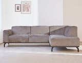 Ecksofa Chloe aus Samt in Taupe mit hohen Füßen – rechts