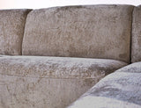 Ecksofa Chloe aus Samt in Taupe mit hohen Füßen – rechts