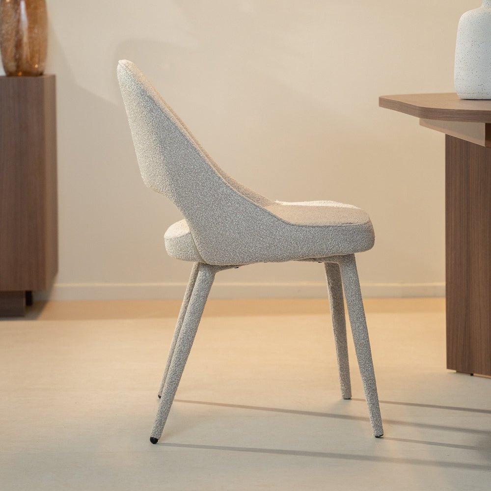 Eetkamerstoelen-Eetkamerstoel zandkleur bouclé Nara - Japandi - volledig gestoffeerd-Dimehouse