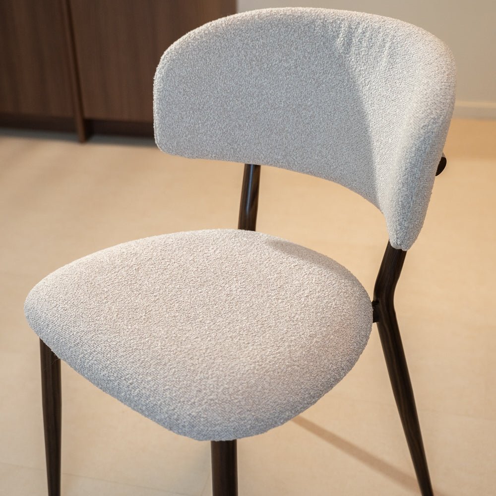 Esszimmerstühle-Japandi Esszimmerstuhl Yura Beige - Rahmen in Walnussoptik -Dimehouse
