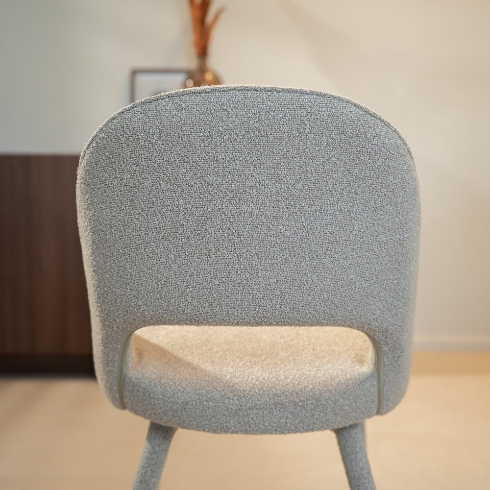 Eetkamerstoelen-Eetkamerstoel zandkleur bouclé Nara - Japandi - volledig gestoffeerd-Dimehouse