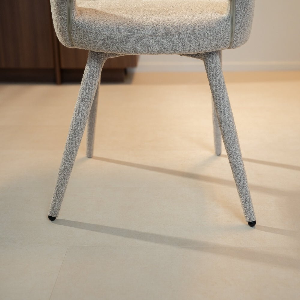 Eetkamerstoelen-Eetkamerstoel zandkleur bouclé Nara - Japandi - volledig gestoffeerd-Dimehouse
