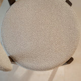 Esszimmerstühle-Esszimmerstuhl Bouclé Sandfarbe Aiko – Rahmen in Walnussoptik – Japandi-Dimehouse