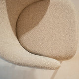 Esszimmerstühle-Esszimmerstuhl Bouclé Sandfarbe Taro – Rahmen in Walnussoptik – Japandi-Dimehouse