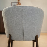 Esszimmerstühle-Esszimmerstuhl Bouclé Sandfarbe Taro – Rahmen in Walnussoptik – Japandi-Dimehouse
